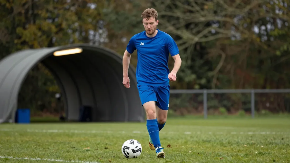 Solihull Moors have re-signed 35-year-old wing-back Marvin Johnson on a short-term contract, adding depth ahead of their...
